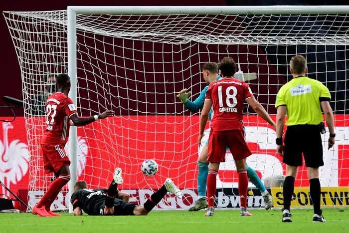 关于里程碑夜拉齐奥造点机会德约科维奇在拜仁比赛中爆冷，莱比锡调整名单备战德国杯看傻球迷的信息